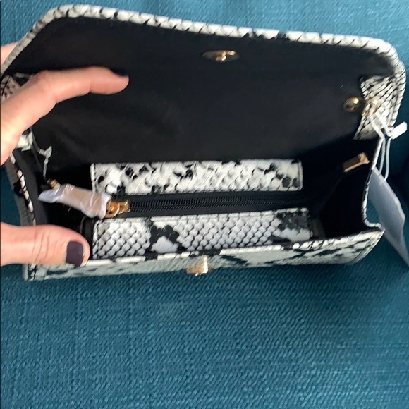 💕Python Clutch/Crossbody 💕 - Picture 4 of 5